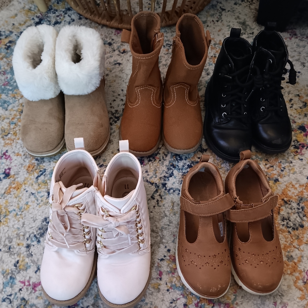 COPY - BOOT/SHOE BUNDLE EUC &<